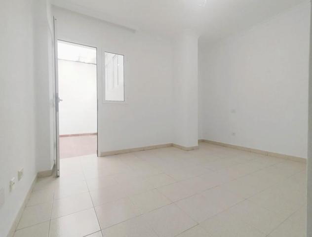 Piso en venta en Las Palmas de Gran Canaria, Las Canteras photo 0