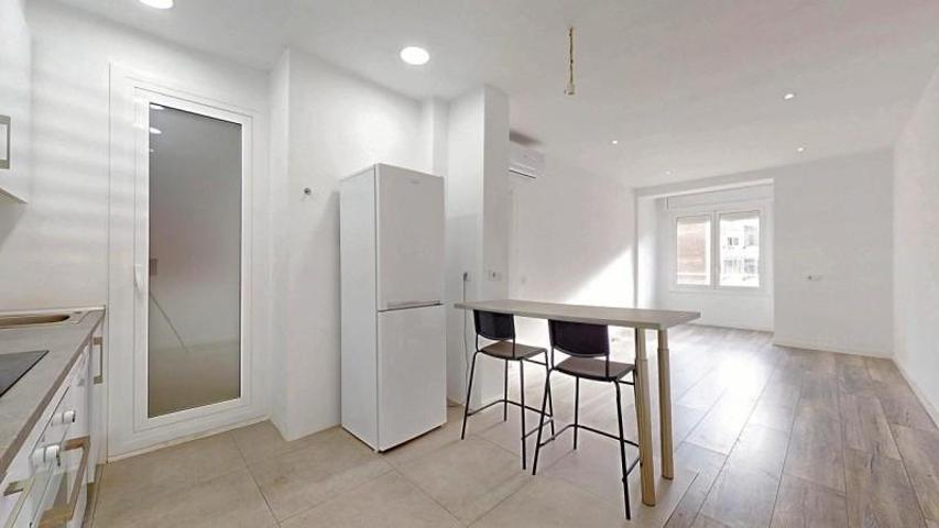 Piso en venta en Barcelona, Hostafrancs photo 0