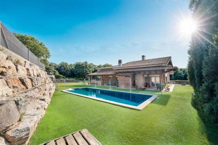 Casa en venta en Bigues i Riells, Bigues photo 0