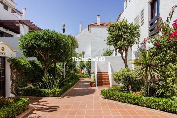 Piso en venta en Marbella, Marbella photo 0