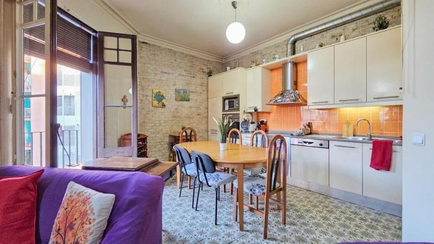 Piso en venta en Barcelona, Sant Antoni photo 0