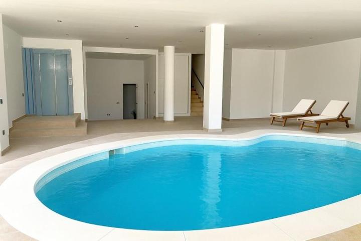 Chalet en venta en Benalmádena, La Perla photo 0