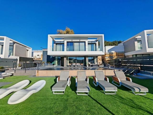 Chalet en venta en Estepona, Estepona photo 0