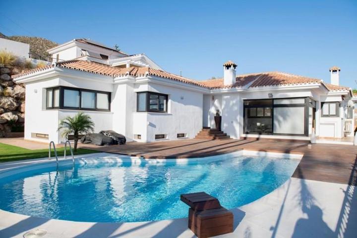 Chalet en venta en Benalmádena, Higuerón photo 0