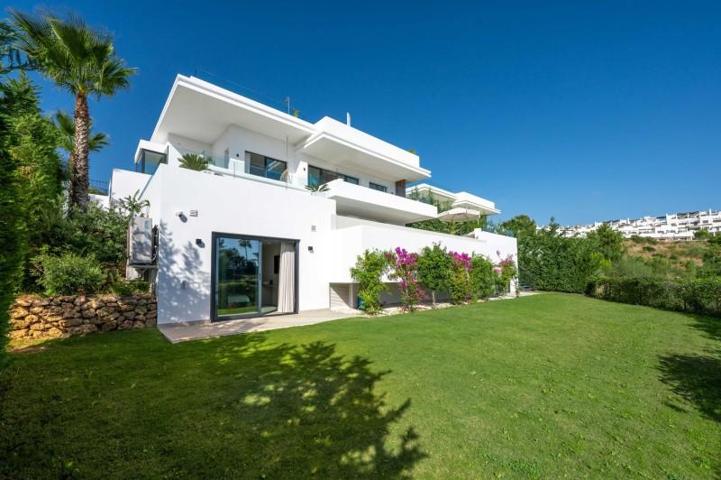 Chalet en venta en Estepona, Estepona photo 0