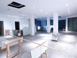 Local comercial en alquiler en Manresa, Oms i de Prat photo 0