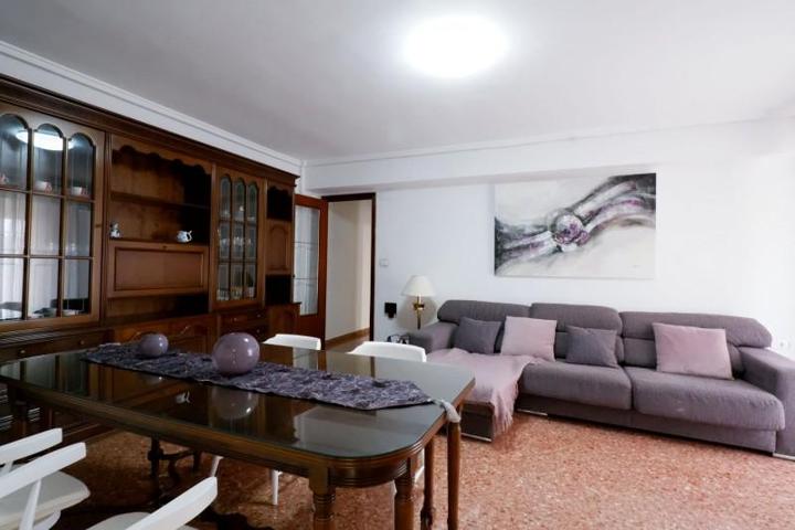 Apartamento en alquiler en Valencia, El Cabanyal-El Canyamelar photo 0