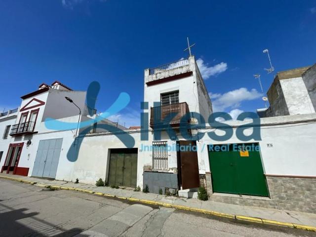 Adosada en venta en Villaverde del Río, Andalucia photo 0