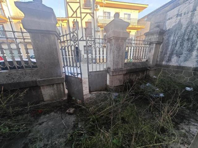 Chalet en venta en Zarza de Granadilla, Calle Constitución, 10710 photo 0