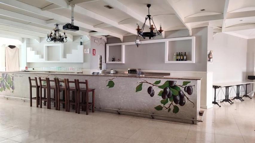 Local comercial en venta en Baena, Zona Juncal-San Antón photo 0