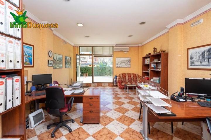 Local comercial en venta en Granada, Jardin de la reina photo 0