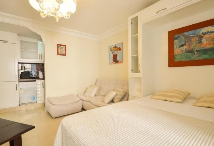 Estudio en venta en Torrevieja, Playa de los Locos photo 0