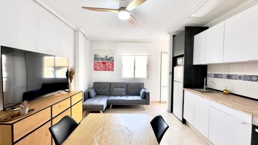 Apartamento en venta en Torrevieja, Centro photo 0