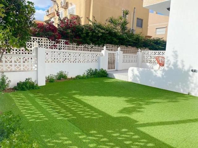 Bungalow en venta en Torrevieja, Los Frutales photo 0