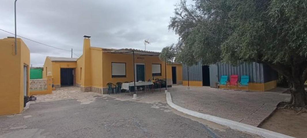 Casa con terreno en venta en Elche, Matola photo 0