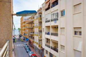 Apartamento en venta en Torrevieja, Paseo maritimo photo 0