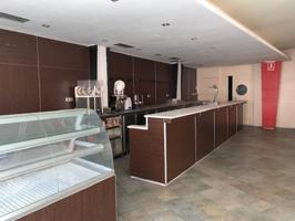Local comercial en venta en El Vendrell, Centro photo 0