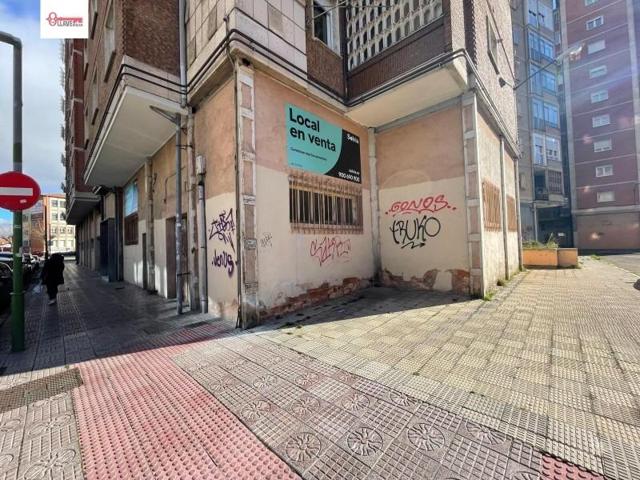 Local comercial en venta en Burgos, Avda. Reyes Católicos photo 0