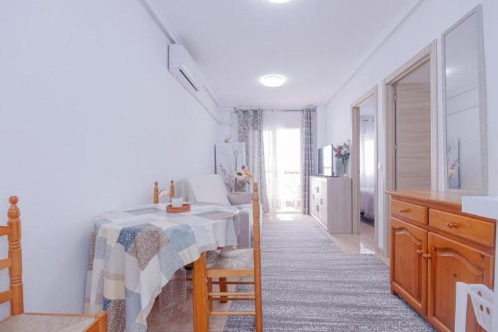 Apartamento en venta en Torrevieja, Centro photo 0
