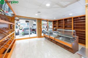 Local comercial en venta en Granada, Granada photo 0