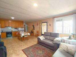 Casa con terreno en venta en Pinoso photo 0