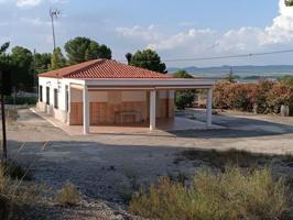 Chalet en venta en Yecla photo 0