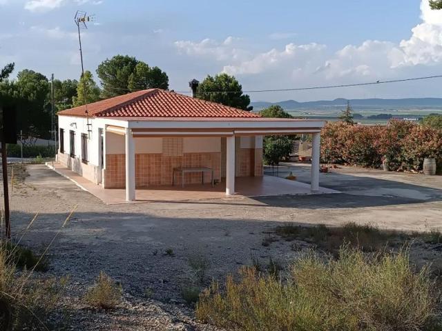 Chalet en venta en Yecla photo 0