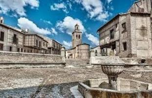 Local comercial en venta en Arévalo, Céntrico photo 0