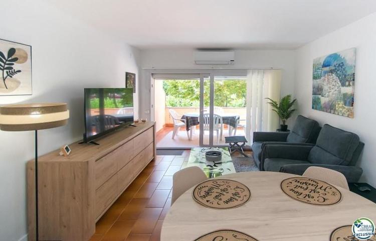 Apartamento en venta en Empuriabrava photo 0