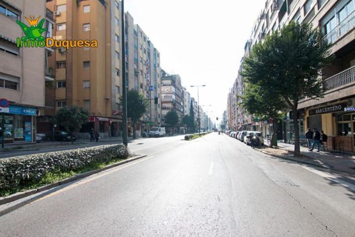 Local comercial en venta en Granada, Hipercor photo 0