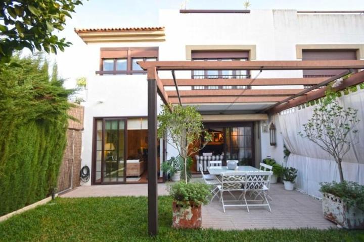 Adosada en venta en Guillena photo 0