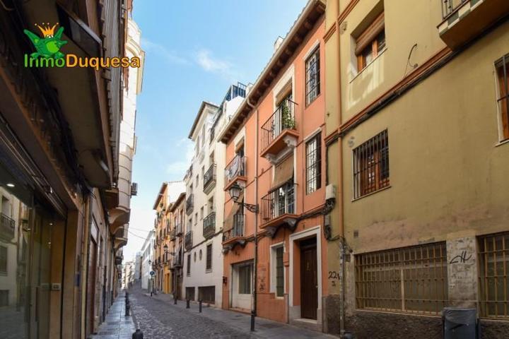 Edificio en venta en Granada, Centro photo 0