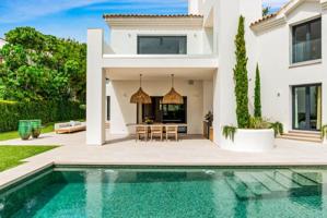 Chalet en venta en Benahavís, Villa Kia Ora, Avenida de la Alquería, 29679 photo 0