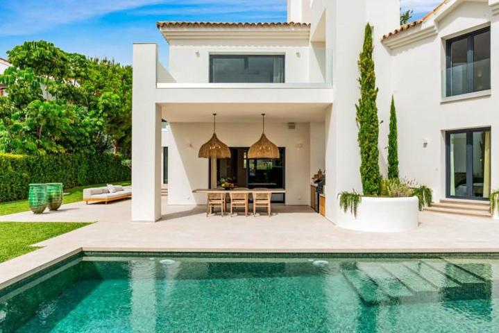 Chalet en venta en Benahavís, Villa Kia Ora, Avenida de la Alquería, 29679 photo 0