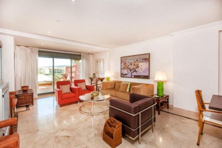 Apartamento en venta en Sotogrande, Sotogrande photo 0