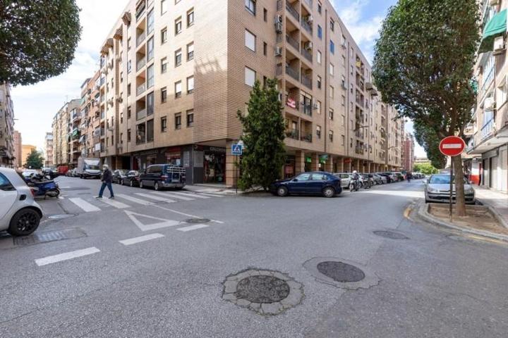 Garaje en alquiler en Granada, Alhamar photo 0