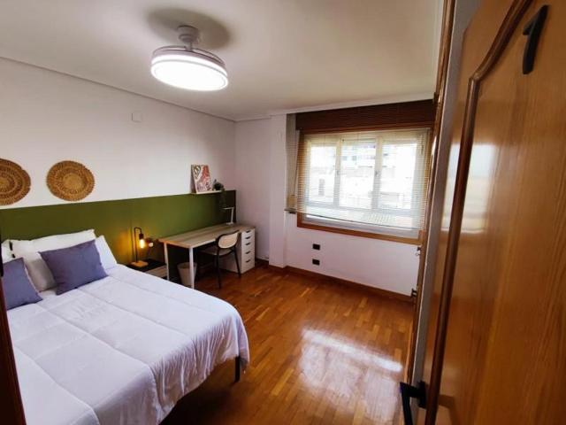 Habitación en alquiler en Castellón de la Plana, Carrer d'Enmig, 12001 photo 0