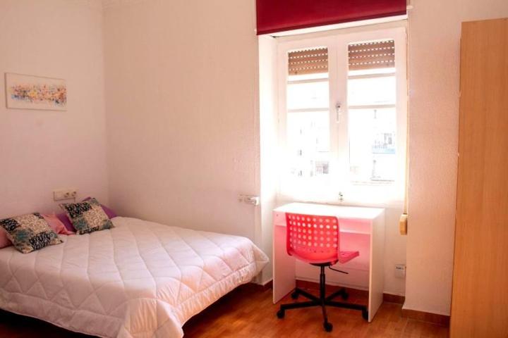 Habitación en alquiler en Valencia, Carrer de Peris Brell, 46022 photo 0