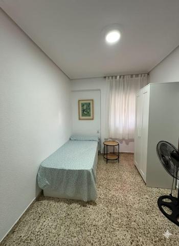 Habitación en alquiler en Valencia, Benicalap photo 0