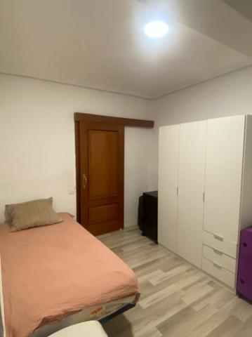 Habitación en alquiler en Valencia, La Creu del Grau photo 0