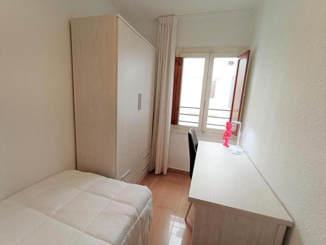 Habitación en alquiler en Valencia, Carrer d'En Gil, 46001 photo 0