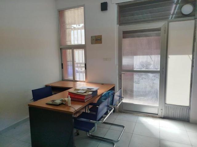 Local comercial en alquiler en Valencia, Morvedre photo 0