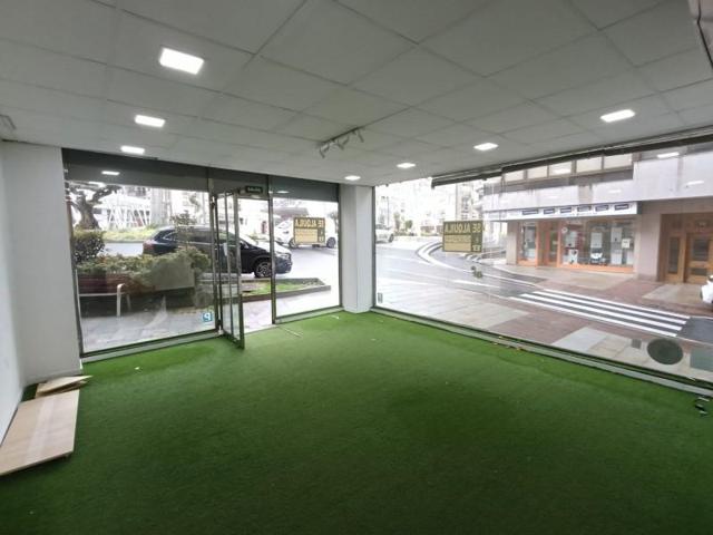 Local comercial en alquiler en Vigo, Corte Inglés photo 0