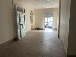 Local comercial en alquiler en Sevilla, La Palmera - Pedro Salvador photo 0