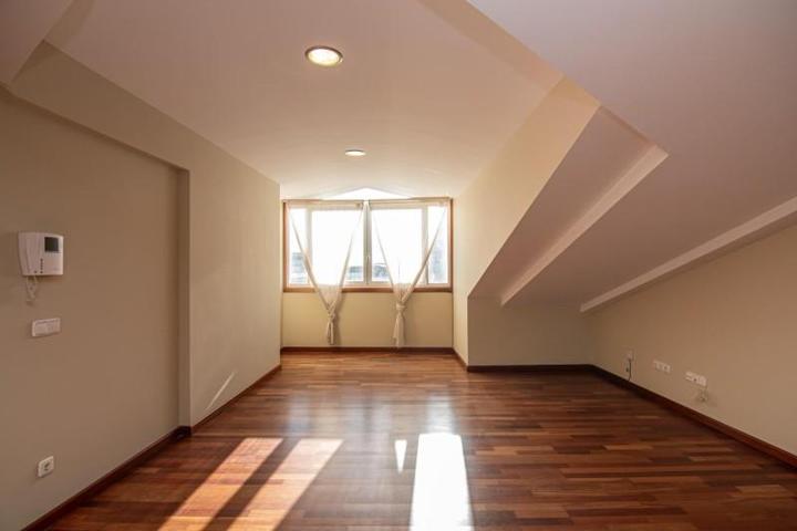 Aticos en alquiler en A Coruña, Centro photo 0