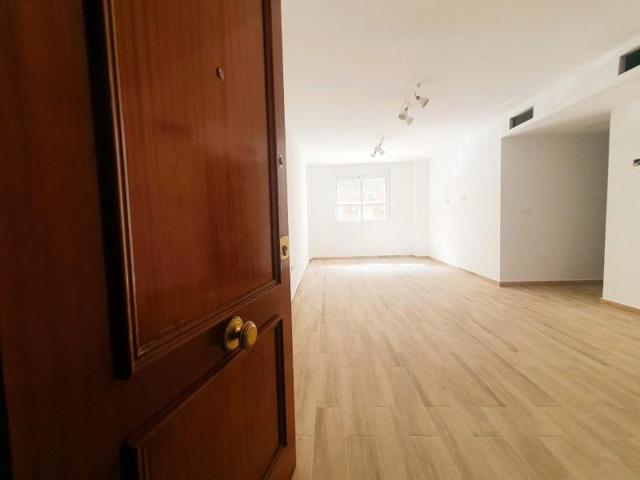 Piso en alquiler en Sevilla, Ctra. de Carmona-Miraflores photo 0