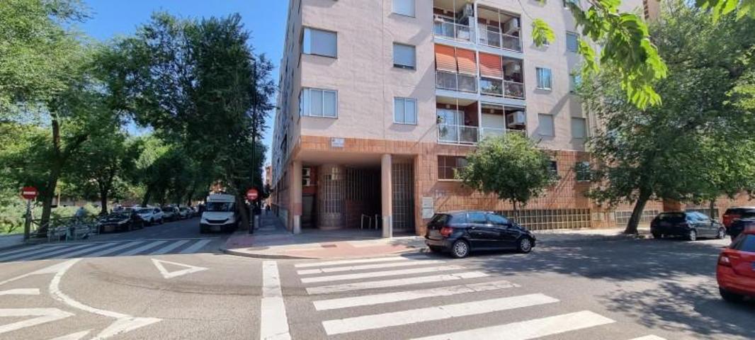 Piso en alquiler en Zaragoza, Las Fuentes photo 0