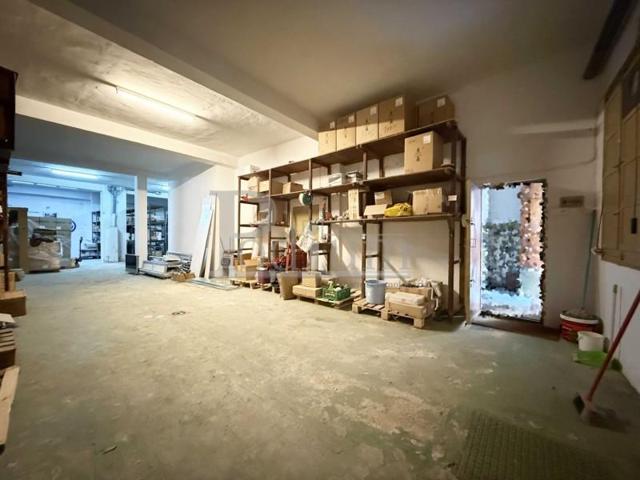 Local comercial en alquiler en Sevilla, Porvenir - Huerta De la Salud photo 0