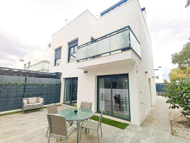 Adosada en alquiler en Málaga, Pizarrillo - El Retiro photo 0