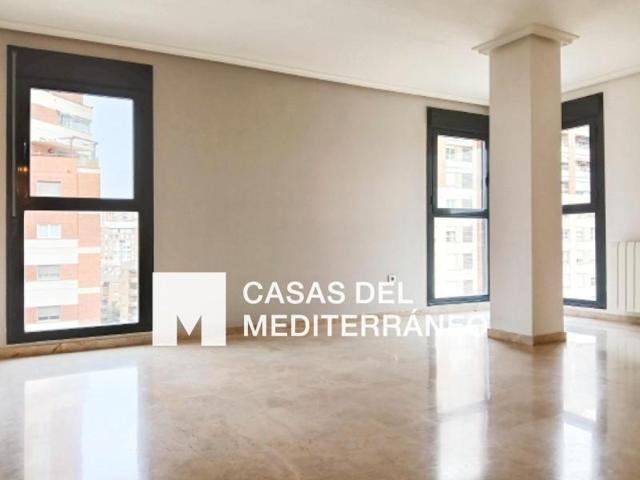 Piso en alquiler en Valencia, Ciutat de les Arts i de les Ciencies photo 0